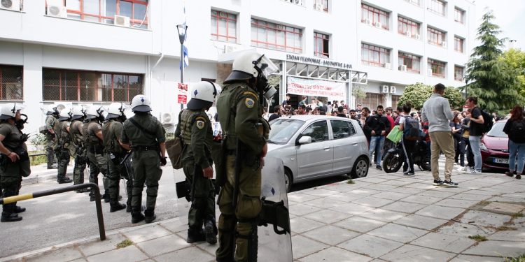 Συνταγματική η Πανεπιστημιακή Αστυνομία – Ποιος πιστεύει ότι θα λύσει το πρόβλημα στα ΑΕΙ;