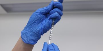 Covid: Γιατί κάποιοι δεν κόλλησαν – Το γεγονός ότι δεν έχετε μολυνθεί στο παρελθόν, δεν σημαίνει ότι είστε ασφαλείς αιωνίως
