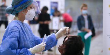 Covid: Γιατί κάποιοι δεν κόλλησαν – Το γεγονός ότι δεν έχετε μολυνθεί στο παρελθόν, δεν σημαίνει ότι είστε ασφαλείς αιωνίως