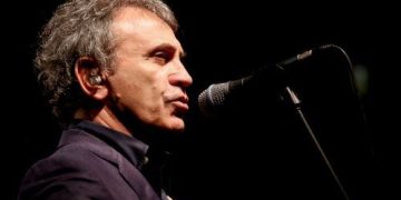 Ο Γιώργος Νταλάρας για πρώτη φορά στο Κηποθέατρο Παπάγου – Σε μια ξεχωριστή συναυλία
