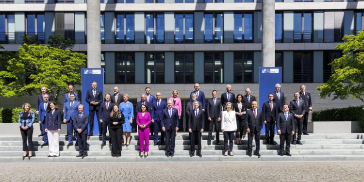 Νέο στρατηγικό δόγμα σχεδιάζει το ΝΑΤΟ – Η Ρωσία, η Κίνα και οι υβριδικοί πόλεμοι