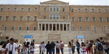 Κορονοϊός: Το 6ο κύμα είναι εδώ! “Χτυπάνε καμπανάκι” οι επιστήμονες – Τα κρούσματα είναι περισσότερα από όσα καταγράφονται – Αυξάνονται οι εισαγωγές στα Νοσοκομεία