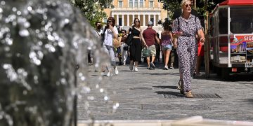 Κορονοϊός: Σε εξέλιξη το 6ο κύμα – Η χαλάρωση ευνοεί τη μετάδοση της Ο5 – Υποχρεωτικές μάσκες σε πλοία και αεροπλάνα συνιστούν οι επιστήμονες