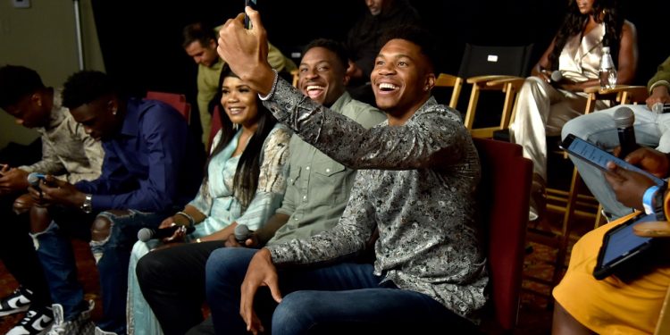 Αντετοκούνμπο: Η ζωή σαν παραμύθι του Γιάννη έγινε ταινία – Απο τη φτώχεια στην απόλυτη καταξίωση – Πρεμιέρα με όλους παρόντες | ΦΩΤΟ