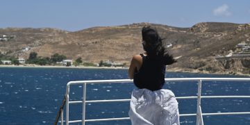 Θα στερηθεί “τα μπάνια του λαού” το 51,6% των Ελλήνων – Χωριό και εξοχικό θα προτιμήσει η πλειοψηφία όσων κάνουν διακοπές – Οι μεγαλύτεροι σε ηλικία θα μείνουν σπίτι