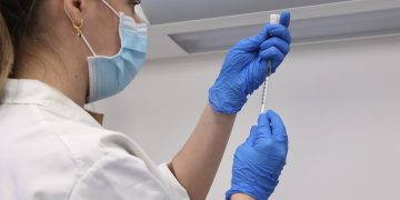 Κορονοϊός – Εμβολιασμός: Έκτακτη ενημέρωση από Θεοδωρίδου και Θεμιστοκλέους – Ανάγκη να ξεκαθαριστεί η χρησιμότητα της 4ης δόσης για τους 30 και άνω
