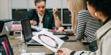 Επανάσταση στα εργασιακά: Η Παρασκευή το νέο Σάββατο – Η 4ήμερη εργασία κερδίζει έδαφος – Απάντηση στην “επαγγελματική εξουθένωση” και τη “μεγάλη παραίτηση”