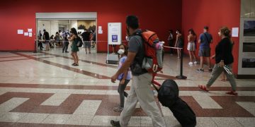 Κορονοϊός – Πρόβλεψη σοκ: Ίσως ξεπεράσουν τις 20.000 σήμερα Τρίτη τα κρούσματα – Κορύφωση 15 Ιουλίου – Είναι ήδη 4πλάσιες οι εισαγωγές στα Νοσοκομεία 