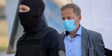 Δίκη Λιγνάδη: Καταπέλτης ο εισαγγελέας – Ένοχος για τρεις βιασμούς ο σκηνοθέτης – “Τα θύματα του ήταν εύκολος στόχος, ήθελε να ικανοποιήσει τις σεξουαλικές του ορμές”