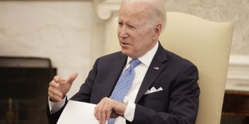 Μπάιντεν για τον πόλεμο: O Ζελένσκι δεν ήθελε να ακούσει τις πληροφορίες των ΗΠΑ για την εισβολή – Τώρα ίσως χρειαστεί να δώσει γη στη Ρωσία