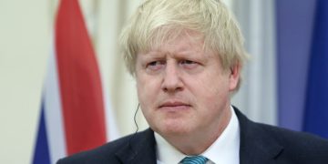 Τζόνσον: Ένας “πληγωμένος νικητής” σε ένα διχασμένο κόμμα – “Πρέπει να τον σκοτώσουμε, όχι να τον τραυματίσουμε”