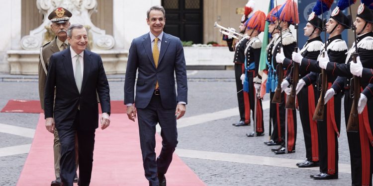 Ντράγκι – Μητσοτάκης: Συμφώνησαν στην ανάγκη να τεθεί πλαφόν στη χονδρική τιμή του φυσικού αερίου – Ο πρωθυπουργός ενημέρωσε για την τουρκική επιθετικότητα | ΦΩΤΟ