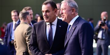 Ελληνοτουρκικό: Επιχείρηση “Ανοιχτοί Δίαυλοι” με χειραψίες, έστω και κρύες, υπουργών – Ο Ερντογάν όμως συνεχίζει να βρυχάται
