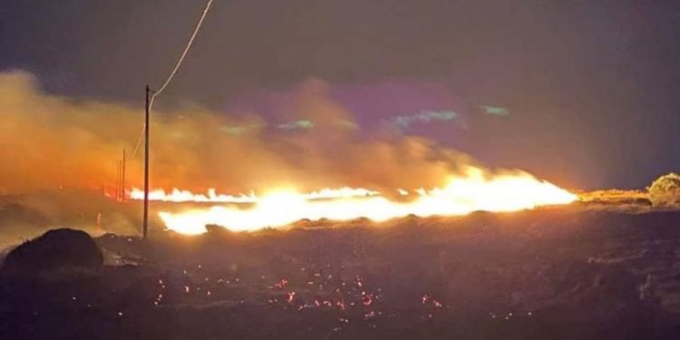 Μεγάλη πυρκαγιά στην Πάρο – Απομακρύνουν κατοίκους και τουρίστες από το Πίσω Λιβάδι – Επιχειρούν 5 Πυροσβεστικά οχήματα | ΦΩΤΟ