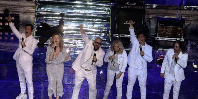 Μεγάλη Συναυλία του Desmond Child για τα Γλυπτά του Παρθενώνα – Alice Cooper, Bonnie Tyler, Rita Wilson, Σάκης Ρουβάς αποθεώθηκαν στο Ηρώδειο