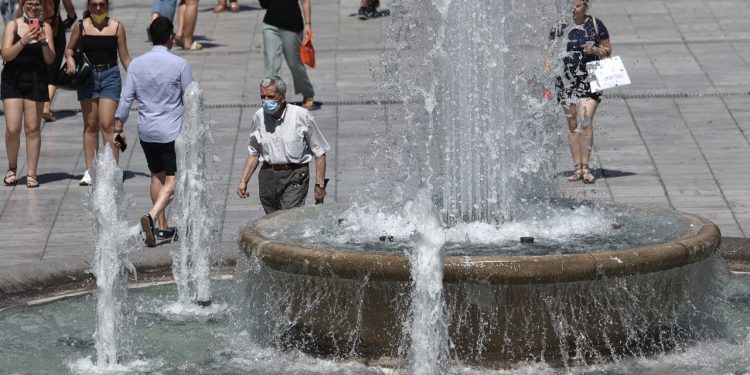 Κορωνoϊός – Έκτακτη Ενημέρωση: Αυξάνονται τα κρούσματα – Σε Αττική, νησιά Νοτίου Αιγαίου και Ιονίου – Ο ιός κάνει “πάρτι” στις ηλικίες 18-24 ετών