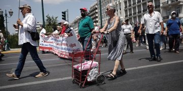 Ακρίβεια – Νέο άλμα:  Στο 12% ο πληθωρισμός τον Ιούνιο στην Ελλάδα – Η ενέργεια και τα τρόφιμα “σέρνουν το χορό” των αυξήσεων  