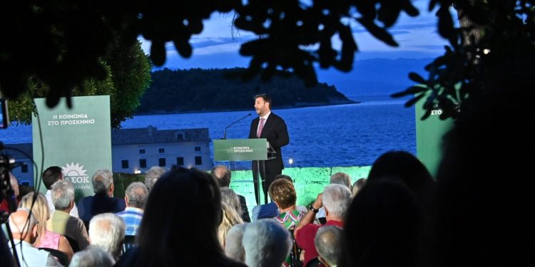 Ανδρουλάκης: Ο πρωθυπουργός διαψεύδει τις πρόωρες εκλογές και αντί οι υπουργοί του να ασχολούνται με την ακρίβεια, μαζεύουν ψήφους στις περιφέρειες τους | ΦΩΤΟ