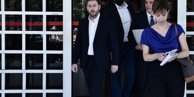 Παγίδα υποκλοπής στο κινητό του Νίκου Ανδρουλάκη – Πως έστησαν το λογισμικό παρακολούθησης – Κατέθεσε μηνυτήρια αναφορά – “Δεν θα συμβιβαστώ με μισόλογα και υπεκφυγές” | ΦΩΤΟ