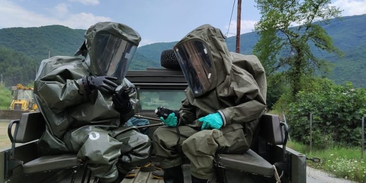 Συντριβή Αντόνοφ: Δεν υπάρχουν επικίνδυνες ουσίες – Αποκλεισμένη η περιοχή, άρχισε η απομάκρυνση των βλημάτων από τους πυροτεχνουργούς – Βρέθηκε το “μαύρο κουτί” | ΦΩΤΟ