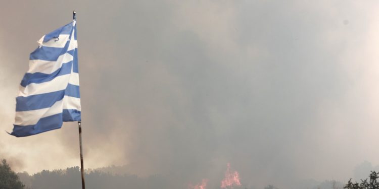 Η χώρα σε πύρινο κλοιό: Καταστροφική πυρκαγιά στη Δαδιά Έβρου, εκκενώνεται το χωριό – Κάηκαν σπίτια στα Βατερά Λέσβου – Δεκάδες φωτιές ανά την Ελλάδα | ΦΩΤΟ