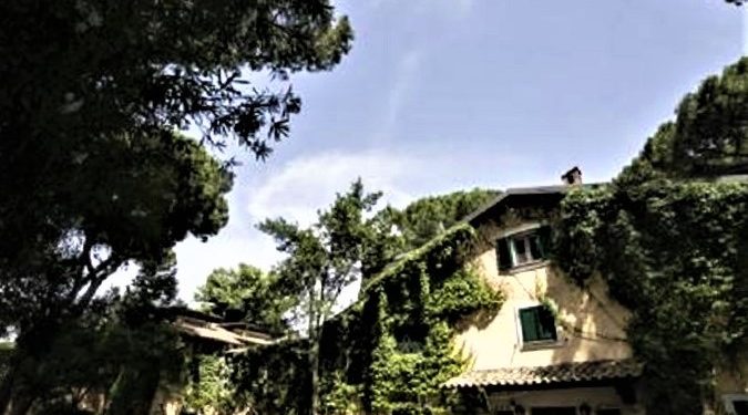 Πως έριξαν τον Ντράγκι – Ίντριγκα αλά ιταλικά: Το μενού στη βίλα Μπερλουσκόνι είχε ξιφία, σαλάτα, παγωμένο γιαούρτι και… “σούπερ Μάριο” | ΦΩΤΟ