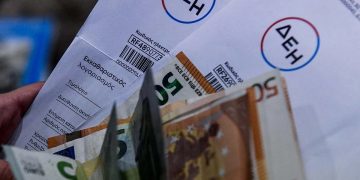 Ηλεκτρικό ρεύμα: Η κυβέρνηση επιδοτεί όλες ανεξαιρέτως τις κατοικίες, χωρίς εισοδηματικό κριτήριο – Στα 200 ευρώ ανά μεγαβατώρα για τον Ιούλιο