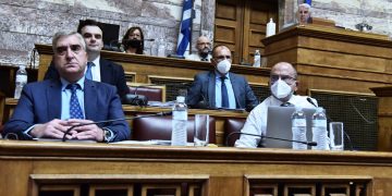 Καταγγελία Ανδρουλάκη: Επεισοδιακή η συνεδρίαση της Επιτροπής Θεσμών – Ανταλλαγή πυρών μετά τον διαγκωνισμό διαρροών μεταξύ Κυβέρνησης, ΣΥΡΙΖΑ και ΠΑΣΟΚ