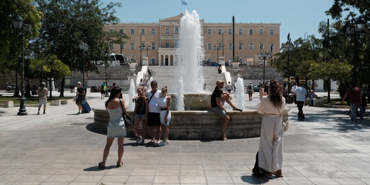 Έκτακτο Δελτίο Καιρού: Καύσωνας διαρκείας χτυπά τη χώρα – Τους 42 βαθμούς θα σκαρφαλώσει ο υδράργυρος – Μέχρι τέλος Ιουλίου το φαινόμενο
