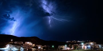 Έκτακτο Δελτίο καιρού: Ισχυρές βροχές, καταιγίδες, κεραυνοί και χαλάζι την Παρασκευή – Αναλυτική πρόγνωση και οδηγίες της Πολιτικής Προστασίας