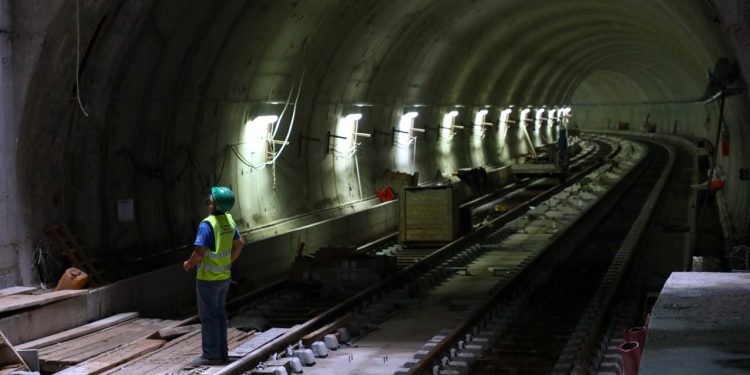 Το Μετρό πάει Πειραιά: Ξεκινούν τα δοκιμαστικά δρομολόγια – Συγκοινωνιακό Κέντρο η πόλη – Από το αεροδρόμιο στο λιμάνι σε 55 λεπτά