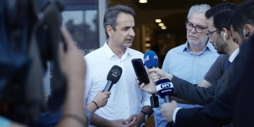 Μητσοτάκης για τις καταστροφικές πυρκαγιές: Κάποιες θα ξεφύγουν – Το κράτος θα αποκαταστήσει όσους έχασαν τα σπίτια τους και αυτούς που υπέστησαν ζημιές