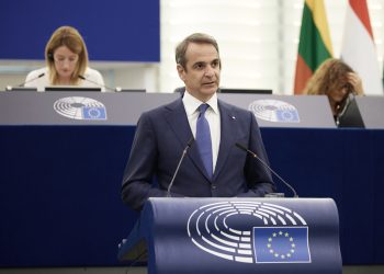 Η προεκλογική περίοδος ξεκίνησε από το …Στρασβούργο – Αιχμηρή κατά Τσίπρα ομιλία Μητσοτάκη στην επέτειο του περίφημου δημοψηφίσματος του 2015 – Ενδοελληνικές κόντρες στην Ευρωβουλή