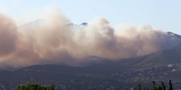 Πυρκαγιά στην Πεντέλη: Εκκενώνεται το Παίδων Πεντέλης – Μεταφέρονται τα παιδιά και το προσωπικό στο “Αγία Σοφία” για προληπτικούς λόγους