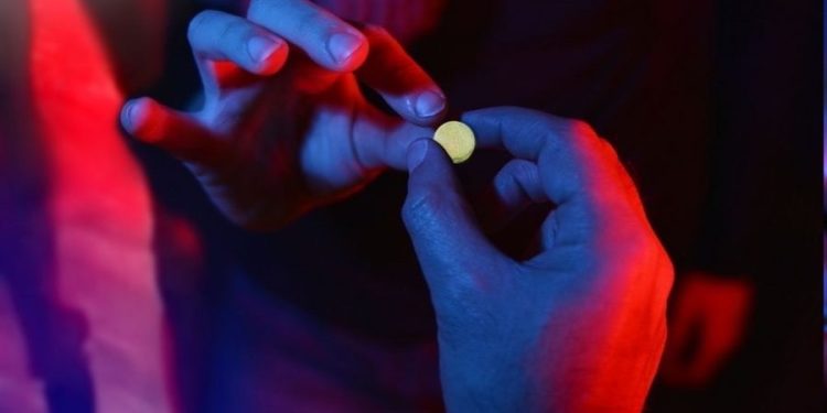 Απίστευτο σκάνδαλο! Νάρκωσαν 9 γυναίκες με χάπια βιασμού σε πάρτι του SPD στο Βερολίνο – Στην εκδήλωση συμμετείχε ο καγκελάριος Σολτς, υπουργοί και βουλευτές