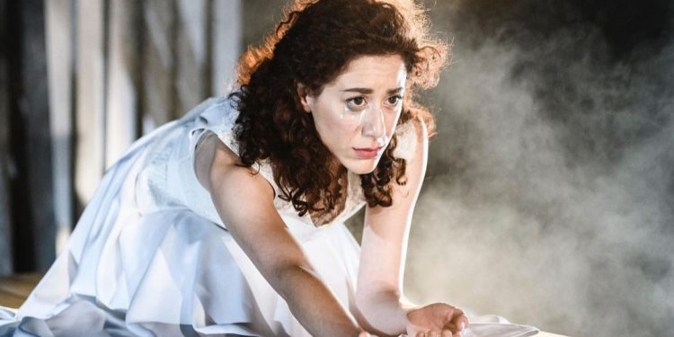 “Ιφιγένεια εν Αυλίδι” του Ευριπίδη, στην Επίδαυρο – Με πρωταγωνίστρια την Μαρία Πετεβή και σκηνοθεσία Θέμη Μουμουλίδη | ΦΩΤΟ