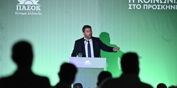 Ανδρουλάκης στα Χανιά: Δεν θα επιτρέψουμε να γυρίσει η χώρα σε εποχές που κλείσαμε με αγώνες στο χρονοντούλαπο της ιστορίας – Το ΠΑΣΟΚ είναι όπλο του λαού | ΦΩΤΟ