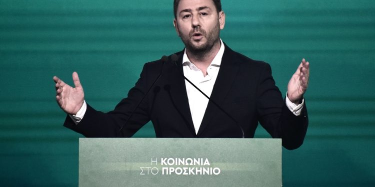 Επίθεση Ανδρουλάκη στον πρωθυπουργό: Προσπαθήσατε να θέσετε σε ομηρία μια ολόκληρη Παράταξη – Αποτύχατε και σήμερα σας δείχνει την πόρτα της εξόδου από την εξουσία