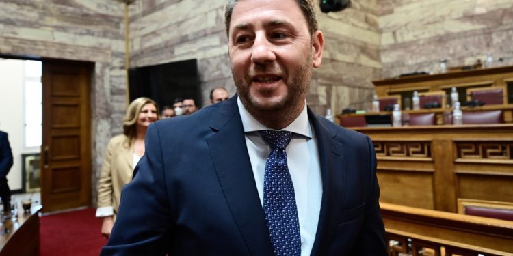 Ανδρουλάκης κατά Μητσοτάκη: Δεν έχουν τέλος οι αθλιότητες του επιτελικού κράτους – Να συμπεριφέρονται ως ένοικοι και όχι ιδιοκτήτες του Μαξίμου