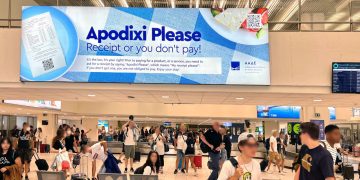 Η φοροδιαφυγή καλπάζει στην Ελλάδα: Οι καμουφλαρισμένοι ελεγκτές, το λαβράκι στη Μύκονο και οι τουρίστες που ζητούν “Apodixi Please” | ΦΩΤΟ