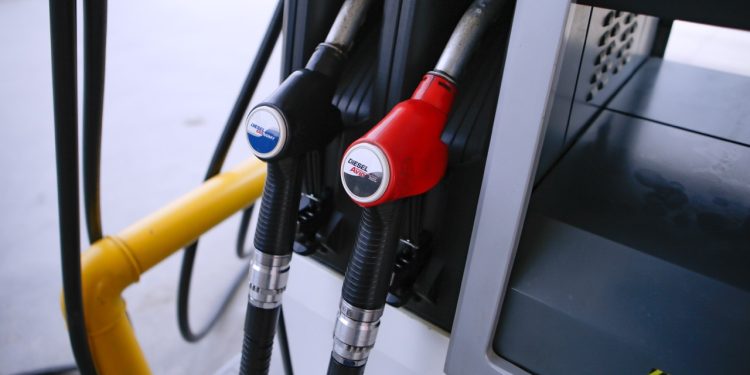 Καταναλώνουμε περισσότερο ρεύμα και καύσιμα από πέρυσι παρά τις συνεχείς αυξήσεις – Μείωση μόνο Ιούλιο και Αύγουστο που απογειώθηκαν οι τιμές