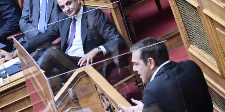 Πολιτική σύγκρουση στη Βουλή – Μητσοτάκης: Αυτή η κυβέρνηση δεν υποτάσσεται σε πιέσεις – Τσίπρας: Εσείς δώσατε εντολή παρακολούθησης του κ. Ανδρουλάκη | ΦΩΤΟ