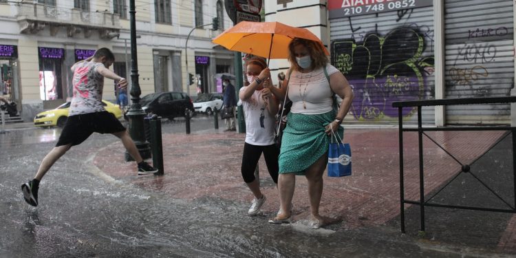 Κι από καύσωνα… καταιγίδες! Αλλαγή του καιρού με καταιγίδες, χαλάζι, κεραυνούς – Τρίτη και Τετάρτη τα ισχυρότερα φαινόμενα – Θα χτυπήσουν και την Αττική