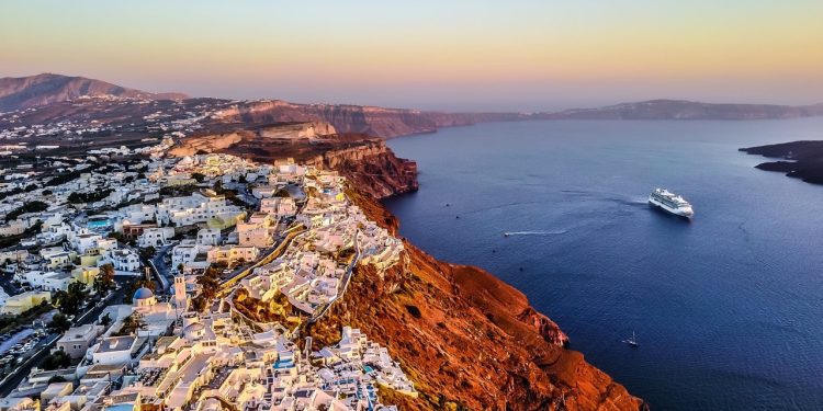 Απογειώθηκε ο τουρισμός στο Ν. Αιγαίο – Στα 4 εκατ. οι αφίξεις μέσω αεροπορικών πτήσεων – Αύξηση 16% από τον Αύγουστο του 2019 σε Κυκλάδες και Δωδεκάνησα 