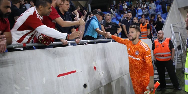 Προκρίθηκε ο Ολυμπιακός σε ματς θρίλερ – Νίκησε στα πέναλτι τη Σλόβαν με πρωταγωνιστή τον Βατσλίκ – Εξασφάλισε την ευρωπαϊκή συμμετοχή του και τη φετινή σεζόν | ΦΩΤΟ