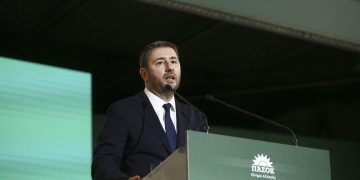 Ανδρουλάκης κατά Μητσοτάκη και Τσίπρα: “Μοιάζουν τόσο πολύ,  είναι ικανοί να πουν το ίδιο και το αντίθετο χωρίς ντροπή – Γιατί έχουν ένα κοινό πάθος, το πάθος για την εξουσία” | ΦΩΤΟ