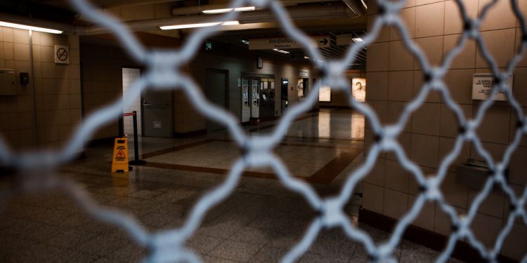 Χειρόφρενο σε μετρό, λεωφορεία, τρόλεϊ και τραμ – Παραλύει την Αθήνα η 24ωρη απεργία – Η ΣΤΑΣΥ προσέφυγε στη Δικαιοσύνη ζητώντας να κηρυχθεί παράνομη
