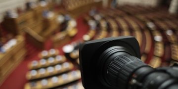 Επιτροπής Θεσμών για το “σκάνδαλο ΕΥΠ” – ΝΔ: Όλα νόμιμα, δεν ενημερώθηκαν ποτέ  Πρωθυπουργός και Μαξίμου – Αντιπολίτευση: Επιχείρηση συγκάλυψης, οχυρώθηκαν στο “απόρρητο”