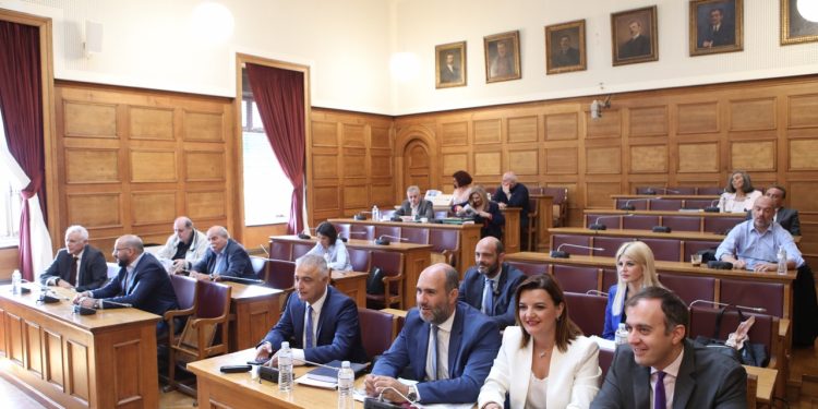 Εξεταστική – Υποκλοπές: Αποχώρησε η αντιπολίτευση καταγγέλλοντας συγκάλυψη – ΝΔ: Συμπόρευση ΣΥΡΙΖΑ και ΠΑΣΟΚ, προσχηματική η αποχώρηση