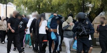 Πολυτεχνειούπολη: Η ΕΛΑΣ συνέλαβε 32 μέλη τριών συμμοριών – Διέπραξαν 29 ληστείες, κλοπές και διακινούσαν ναρκωτικά – Δρούσαν από το 2019 | ΦΩΤΟ  